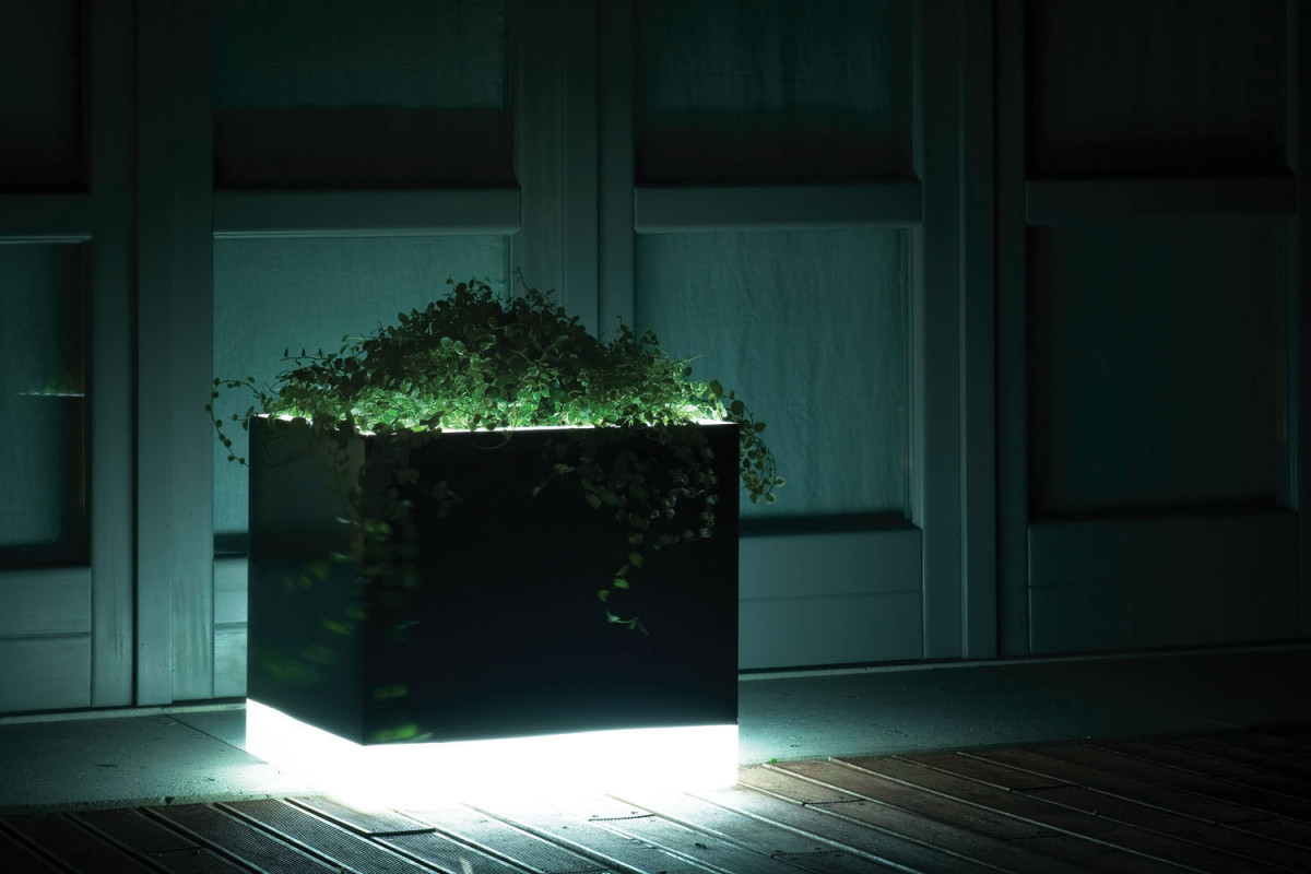 Illuminated pots